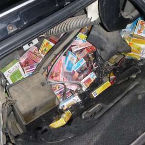 Peste 16 kg tutun pentru narghilea, descoperite ascunse într-un autoturism la PTF Oancea