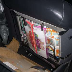 Peste 16 kg tutun pentru narghilea, descoperite ascunse într-un autoturism la PTF Oancea