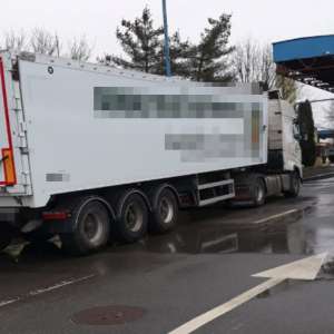 Semiremorcă cu nereguli, descoperită la P.T.F Vărșand