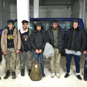 Şapte cetăţeni din Siria, Yemen şi Egipt, depistaţi trecând ilegal frontiera peste fluviul Dunărea, cu o ambarcaţiune