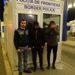 Doi tineri din Siria şi Iran ascunși într-un camion cu saltele, depistaţi la P.T.F. Calafat