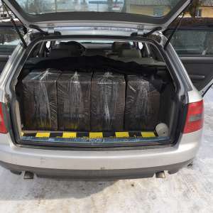 Mașină cu țigări depistată în trafic de poliţiştii de frontieră