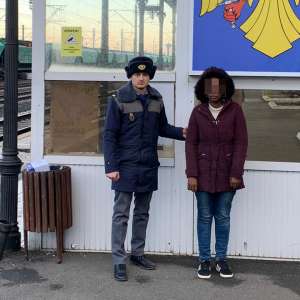 Femeie din Insulele Comore cu documentul de identitate al altei persoane, depistată de poliţiştii de frontieră la P.T.F. Curtici