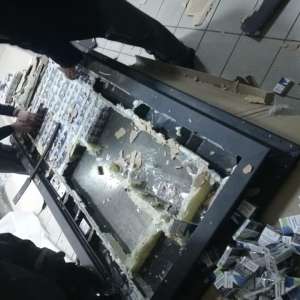 Ţigări de contrabandă, ascunse în uşi metalice