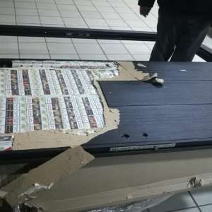 Ţigări de contrabandă, ascunse în uşi metalice