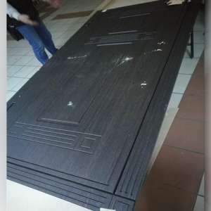 Ţigări de contrabandă, ascunse în uşi metalice