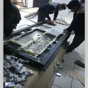 Ţigări de contrabandă, ascunse în uşi metalice