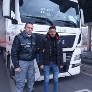 Tânăr palestinian, ascuns într-un camion cu pâslă,  depistat la P.T.F. Giurgiu