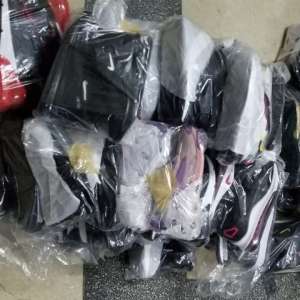 Bunuri susceptibile a fi contrafăcute în valoare de aproximativ 80.000 lei, descoperite de poliţiştii de frontieră