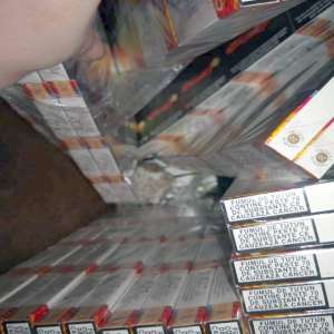 Peste 20.000 de pachete de ţigări de contrabandă ascunse într-un tren internaţional