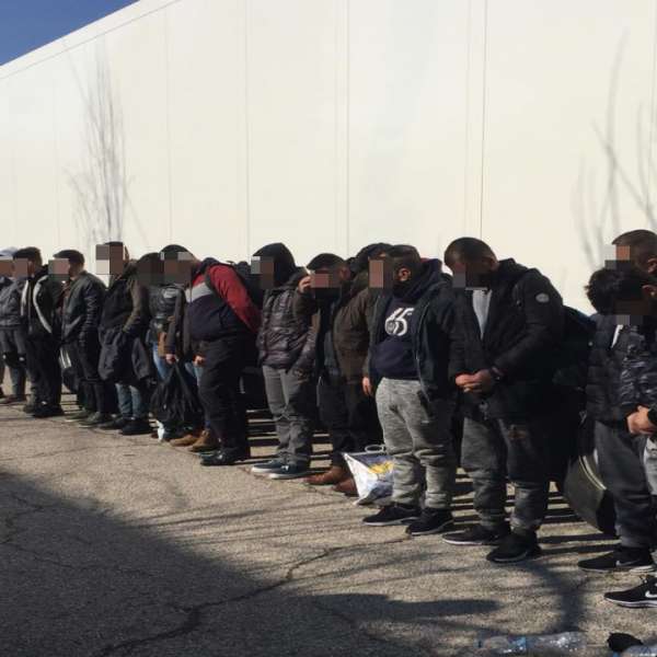 Cincisprezece cetăţeni din Siria, Irak şi Afganistan, ascunși într-o remorcă frigorifică, depistaţi la Calafat