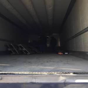 Cincisprezece cetăţeni din Siria, Irak şi Afganistan, ascunși într-o remorcă frigorifică, depistaţi la Calafat