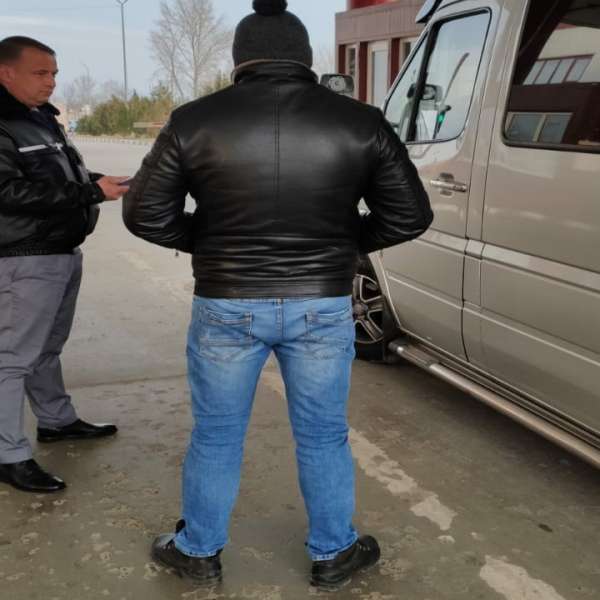 Depistat la volan, cu permis de conducere fals