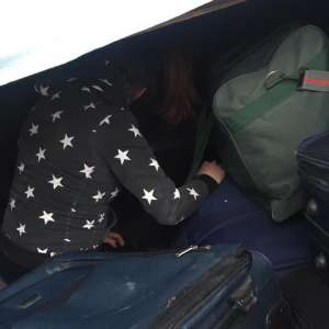 Mame care au încercat să iasă ilegal cu minorii din ţară, depistate în P.T.F. Nădlac II