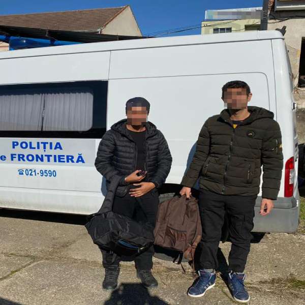 Doi cetăţeni indieni, opriţi la frontiera cu Ungaria