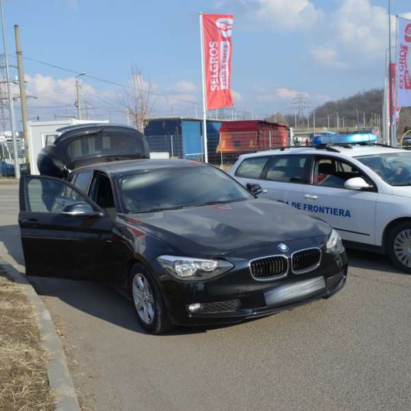 Autoturism căutat în Italia, descoperit la Iaşi