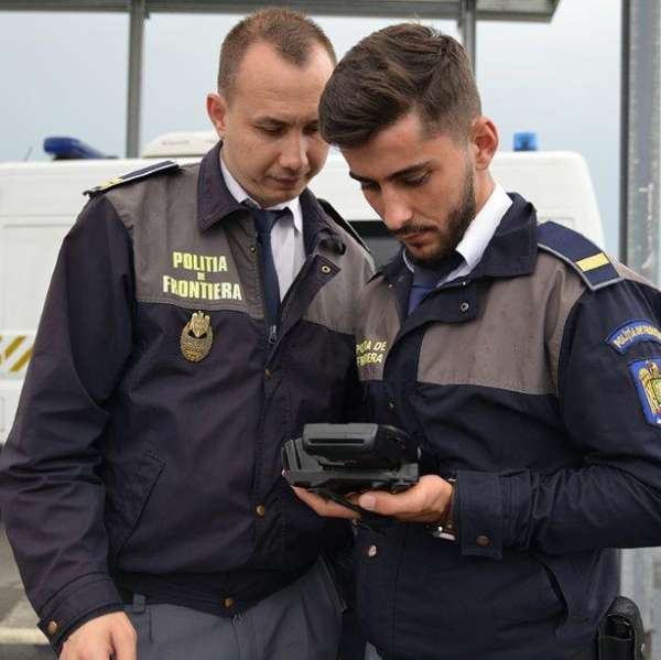 Bărbaţi cu documentele de identitate ale altor persoane, depistaţi la P.T.F Nădlac II