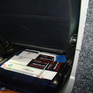 Aproximativ 1.000 de pachete cu țigări ascunse într-un microbuz,  descoperite în P.T.F. Siret