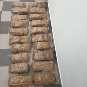 Aproximativ 20 kg de tutun, descoperite ascunse într-un microbuz