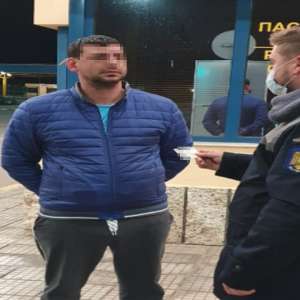 Cetățeni străini cu documente de călătorie false, depistați la P.T.F. Giurgiu