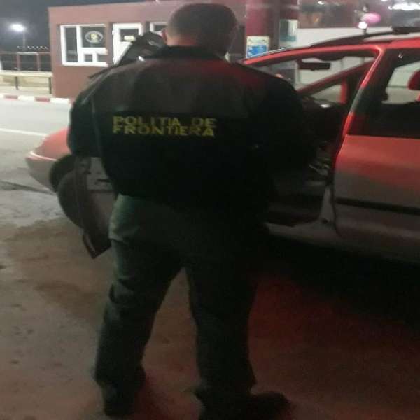 Carte de identitate falsă, cumpărată cu 500 de euro