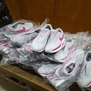 Încălțăminte susceptibilă a fi contrafăcută, în valoare de aproximativ 9.000 lei, descoperită de poliţiştii de frontieră de la P.T.F. Vama Veche