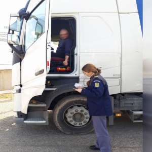 Cetăţean român depistat la volan, deși nu avea acest drept