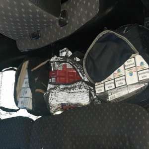 Auto încărcat cu ţigări de contrabandă, interceptat la Dorohoi