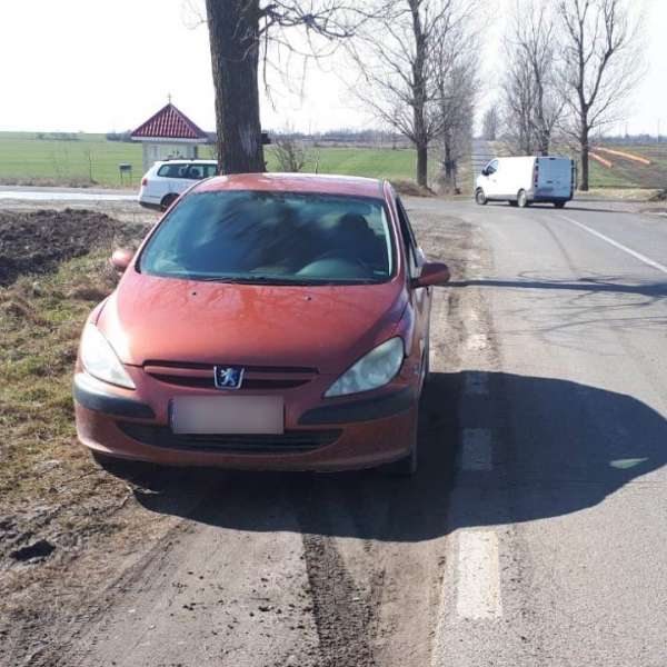 Autoturism cu autorizație de circulație provizorie expirată, descoperit în trafic de polițiștii de frontieră