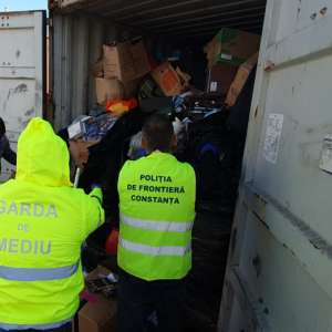Alte containere cu deșeuri depistate în Portul Constanţa