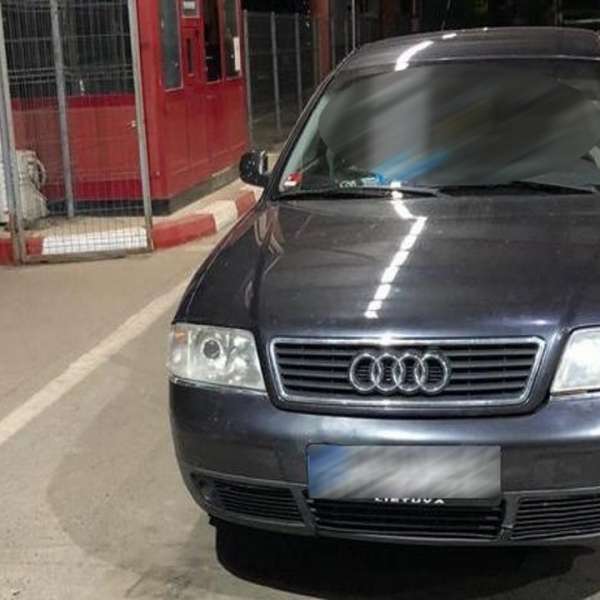Documente false prezentate la control descoperite de poliţiştii de frontieră ieşeni