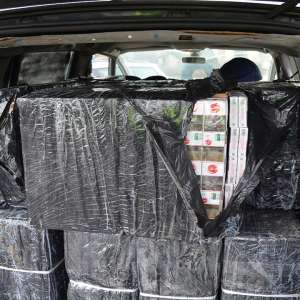 Mașină plină cu țigări și un cetățean ucrainean reținut de polițiștii de frontieră