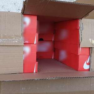 Mii de perechi de încălţăminte, în valoare de peste 1.100.000 euro, dacă ar fi fost originale, confiscate la P.T.F. Giurgiu