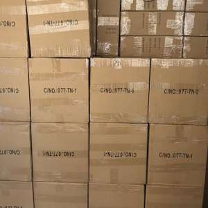 Mii de perechi de încălţăminte, în valoare de peste 1.100.000 euro, dacă ar fi fost originale, confiscate la P.T.F. Giurgiu