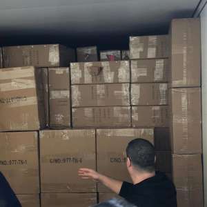 Mii de perechi de încălţăminte, în valoare de peste 1.100.000 euro, dacă ar fi fost originale, confiscate la P.T.F. Giurgiu