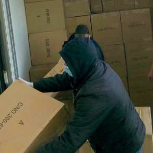 Mii de perechi de încălţăminte, în valoare de peste 1.100.000 euro, dacă ar fi fost originale, confiscate la P.T.F. Giurgiu