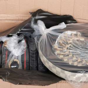 Peste 33.500 de articole susceptibile a fi contrafăcute, descoperite într-un automarfar la P.T.F. Nădlac II