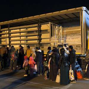 Treizeci şi trei cetăţeni din Siria, Irak și Palestina, ascunşi într-un automarfar, depistați la P.T.F. Nădlac II