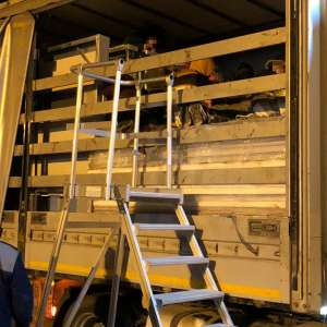 Treizeci şi trei cetăţeni din Siria, Irak și Palestina, ascunşi într-un automarfar, depistați la P.T.F. Nădlac II