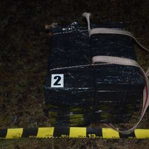 Doi ucraineni și un român cercetați pentru contrabandă și peste 7.000 pachete cu țigări confiscate