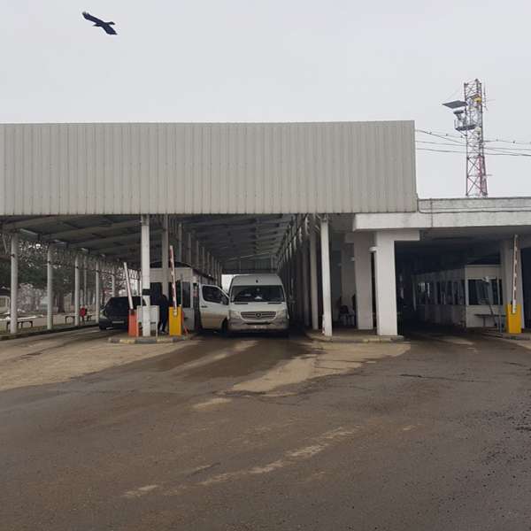 Țigări în valoare de 1.200 lei, confiscate în PTF Siret