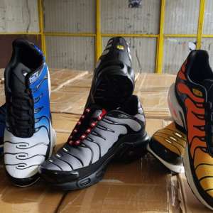 Încălțăminte în valoare de peste 500.000 lei,      confiscate în Portul Constanţa Sud Agigea