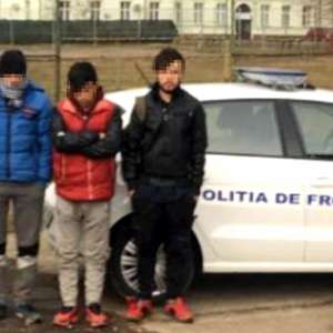 Patru cetăţeni din Algeria, descoperiți de polițiștii de frontieră la S.P.F. Salonta