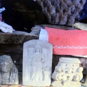 Țigări de contrabandă și obiecte de patrimoniu descoperite și confiscate de polițiștii de frontieră din Olt