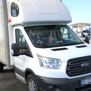 Autoutilitară căutată de autorităţile din România, descoperită la P.T.F. Nădlac II