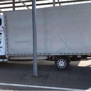 Autoutilitară căutată de autorităţile din România, descoperită la P.T.F. Nădlac II