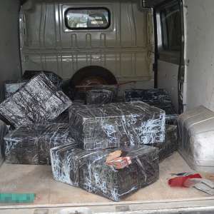 Un autoturism încărcat cu 7.000 de pachete cu țigări confiscat de polițiștii de frontieră maramureșeni