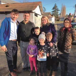 Împreună putem reuşi să aducem zâmbete