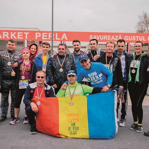Pasiune pentru navigaţie, psihologie, sport, cercetaşi marini şi acte de caritate