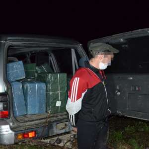 Un cetățean ucrainean cercetat pentru contrabandă și peste 27.000 pachete țigări confiscate la frontiera de nord